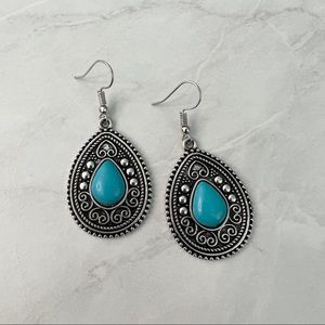 NWOT Desert Nirvana Blue Turquoise Fishhook Earrings
